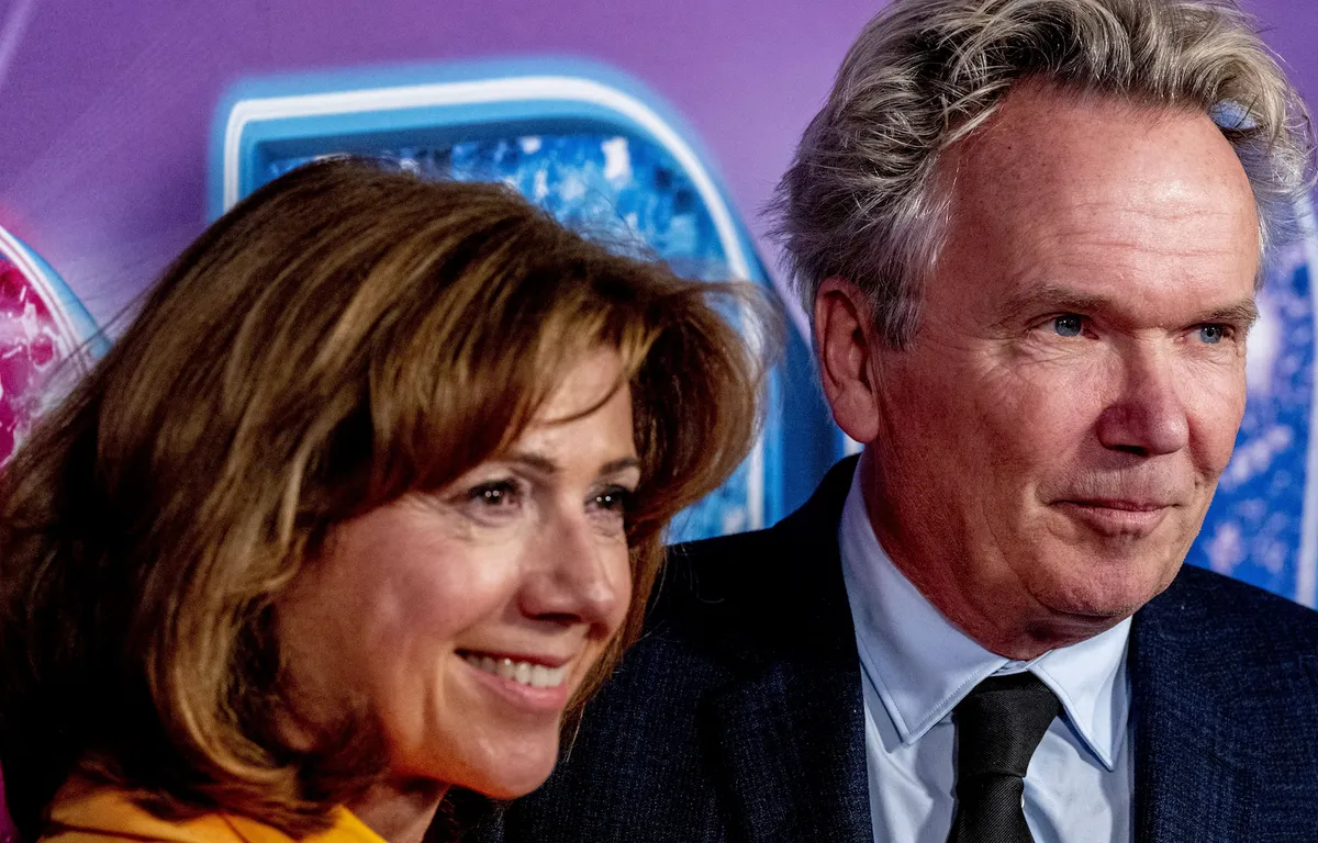 Janke Dekker, de vrouw van Tom Egbers, is ontzettend boos. Maar niet op Tom