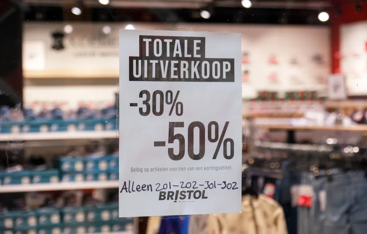 Alle Banen In Nederland Bristol sluit alle winkels in Nederland, 500 banen verdwijnen