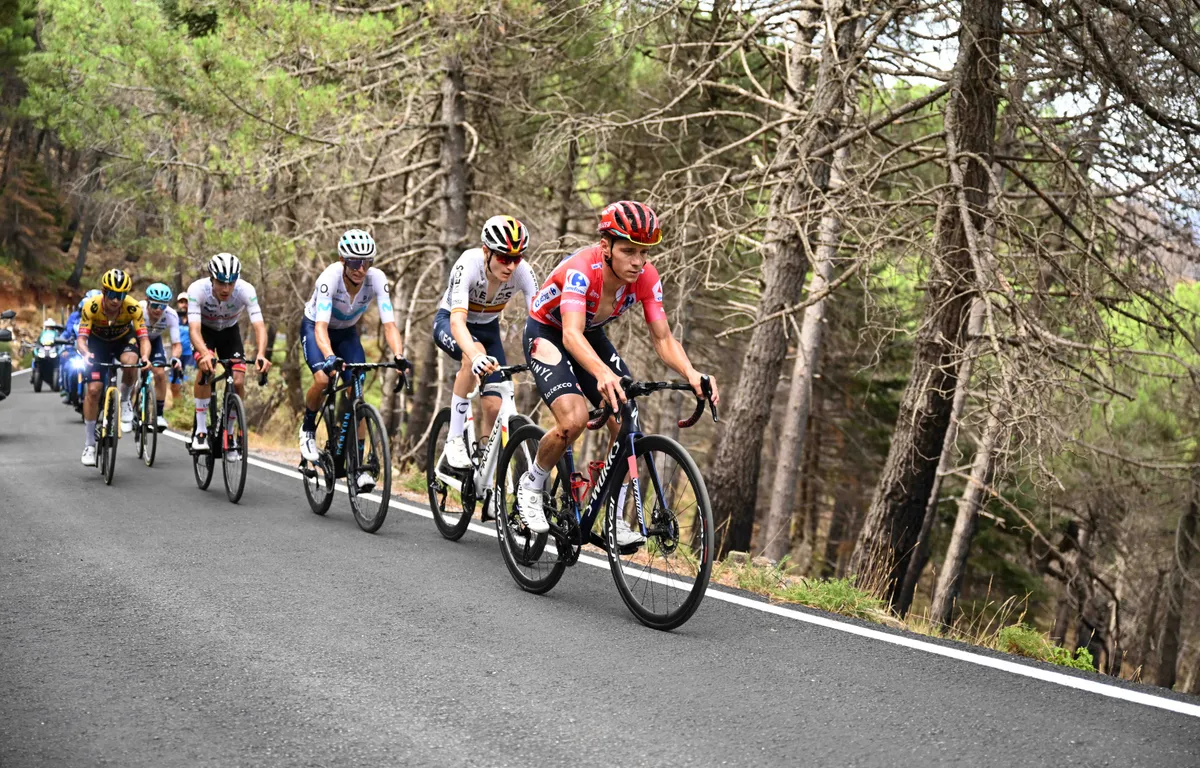 Carlos Rodriguez en Remco Evenepoel in strijd om witte trui Tour de