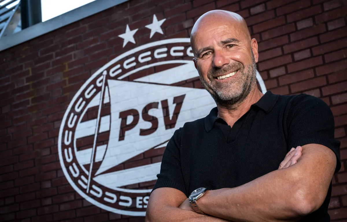 Bosz ziet verrassende leider bij PSV rondlopen 'Hij nodigt regelmatig spelers bij hem uit'