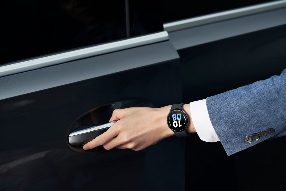 Galaxy Watch 5-eigenaren hebben vanaf nu hun camerafeed altijd om de pols