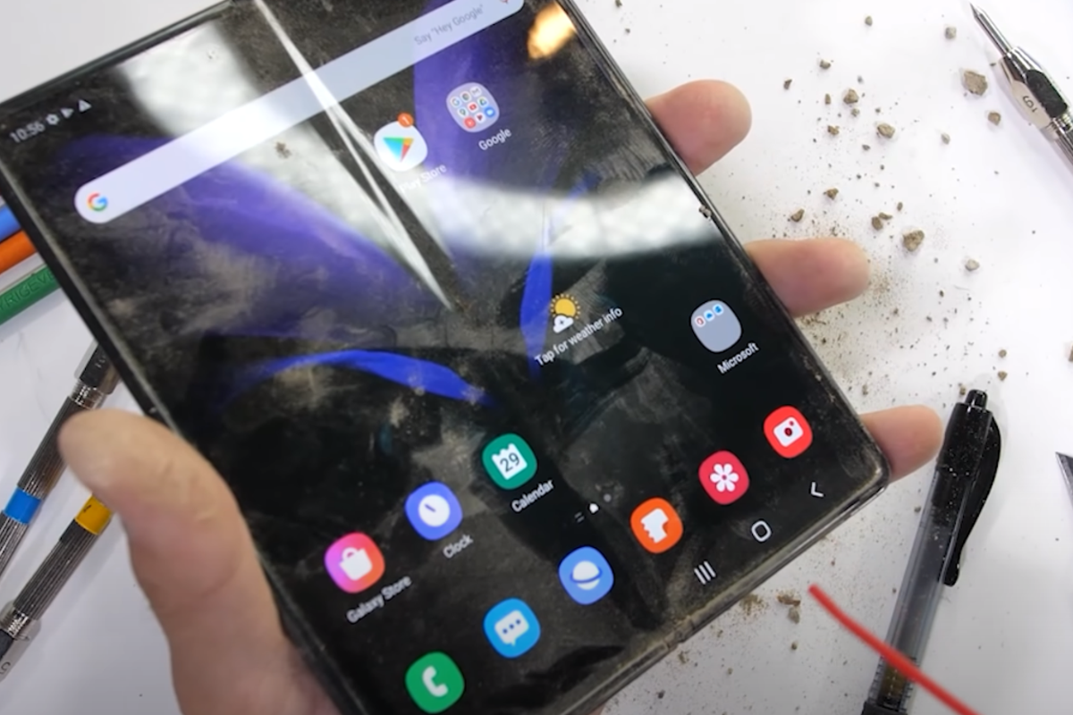 Samsung Galaxy Z Fold 2 komt levend uit zanderige marteltest