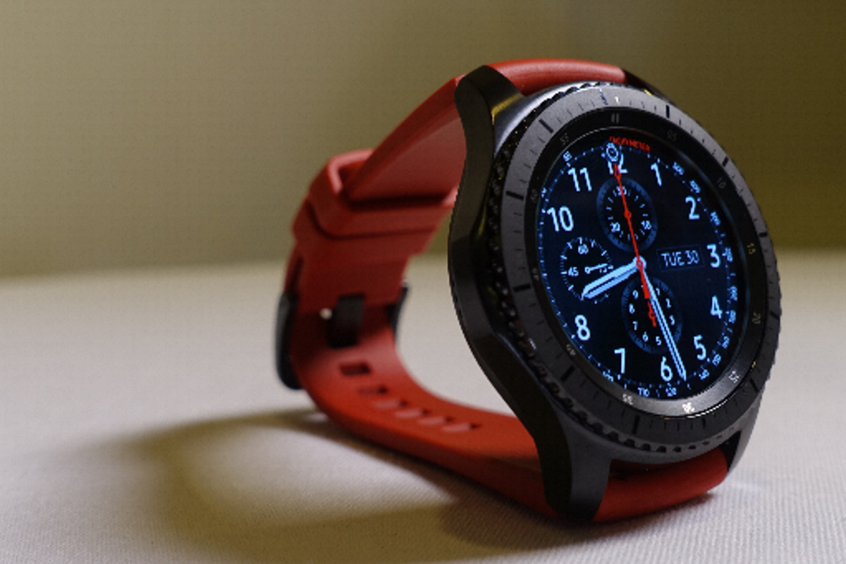 Contract Kinderen Oost Review Samsung Gear S3: grote smartwatch maakt stappen