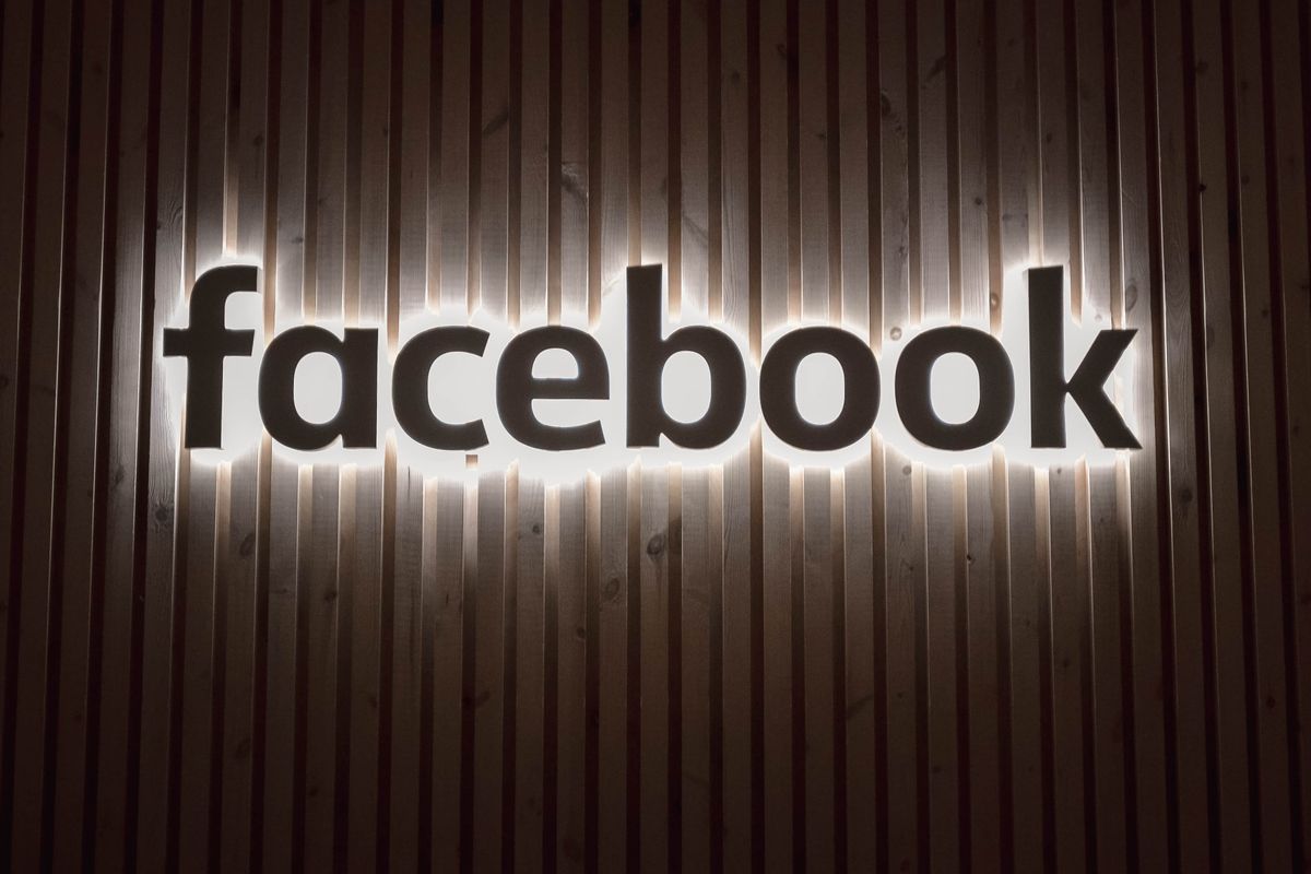 Facebook storing: waarom staan er vreemde berichten in je nieuwsfeed?