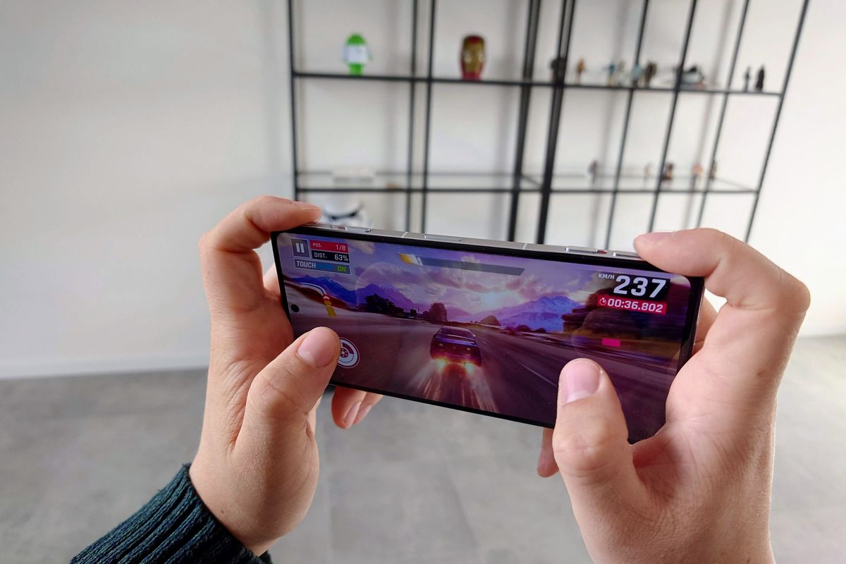 Poco F4 GT: zo werken de magnetische triggers in games (video)