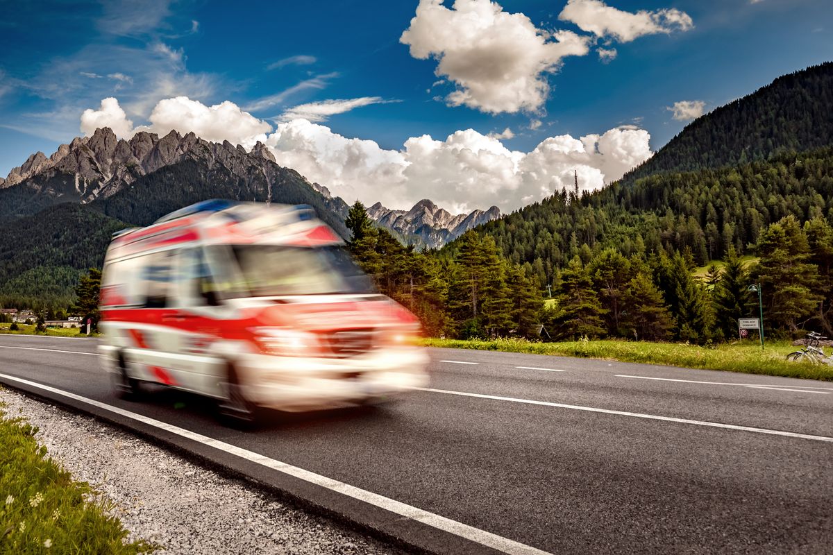 Overheid gaat automobilisten waarschuwen voor naderende ambulances via apps en auto's