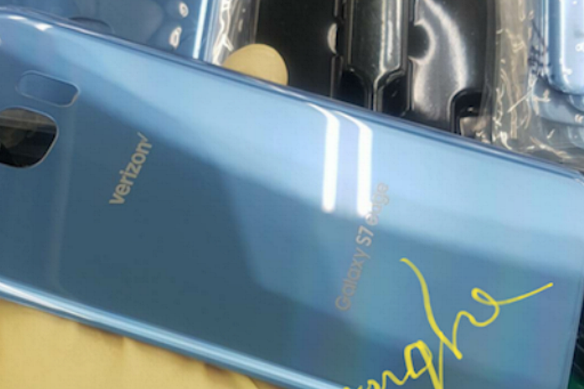 Samsung Galaxy S7 Edge duikt op in Coral Blue