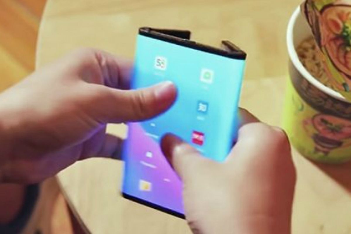 Xiaomi's telefoon die op twee plaatsen vouwt, is te zien in teaservideo