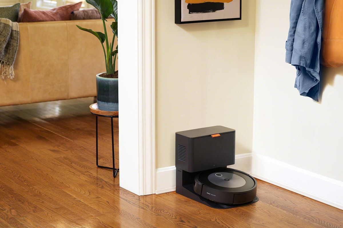 De Roomba j7+ is een zelflegende robotstofzuiger met wifi