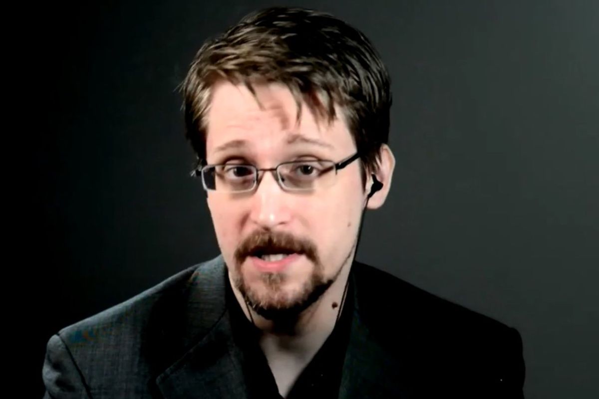 Edward Snowden: overweeg weer in bitcoin te stappen
