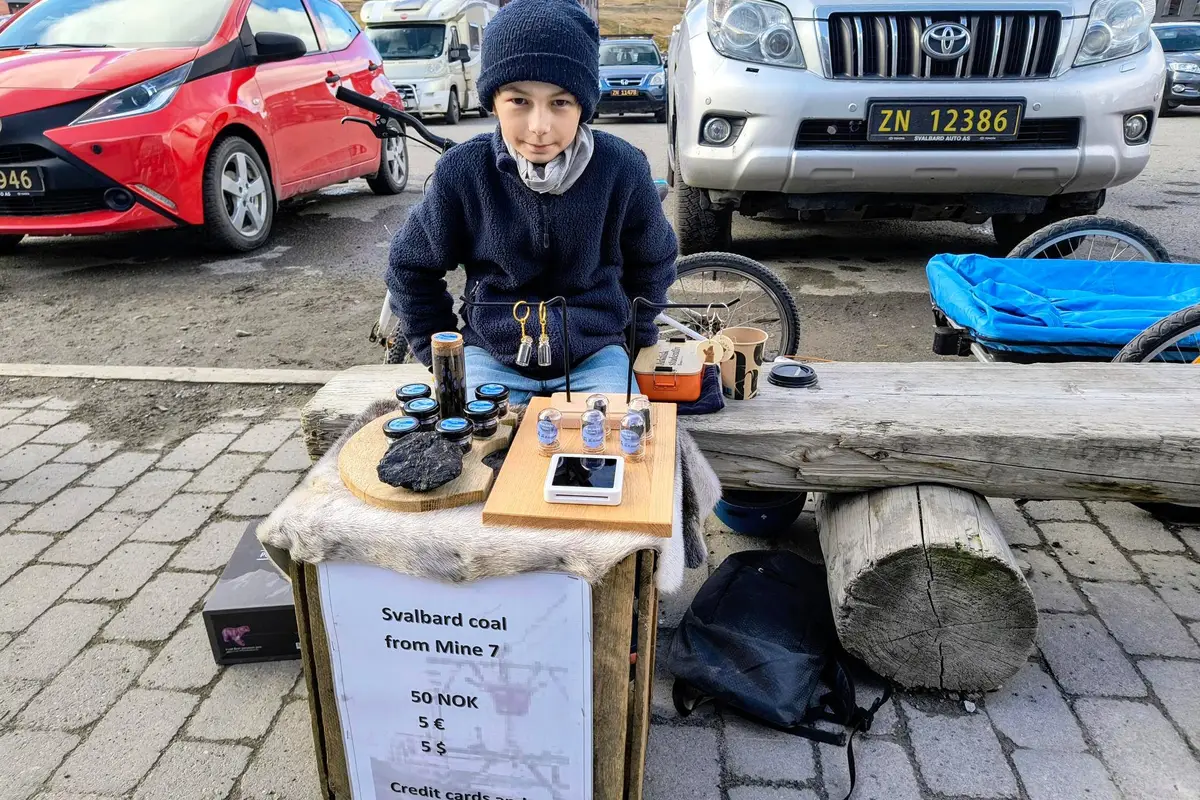 Liam grunder på svalbard
