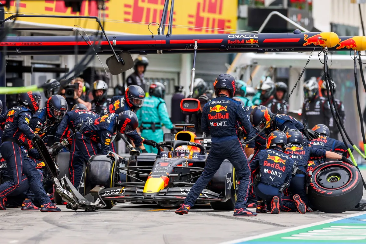 Max Verstappen verklaart keuze die Ferrari aftroefde in Hongarije