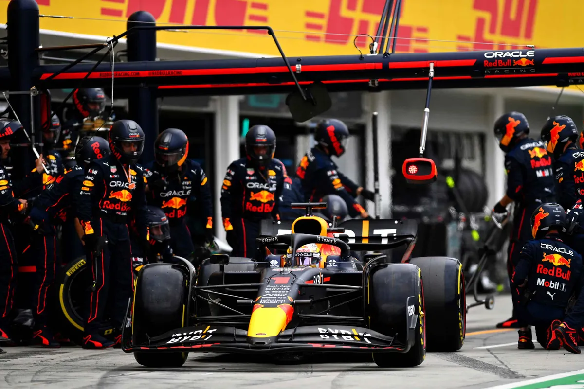 Max Verstappen vraagt Pirelli om actie: 'Wij kunnen dit niet alleen'