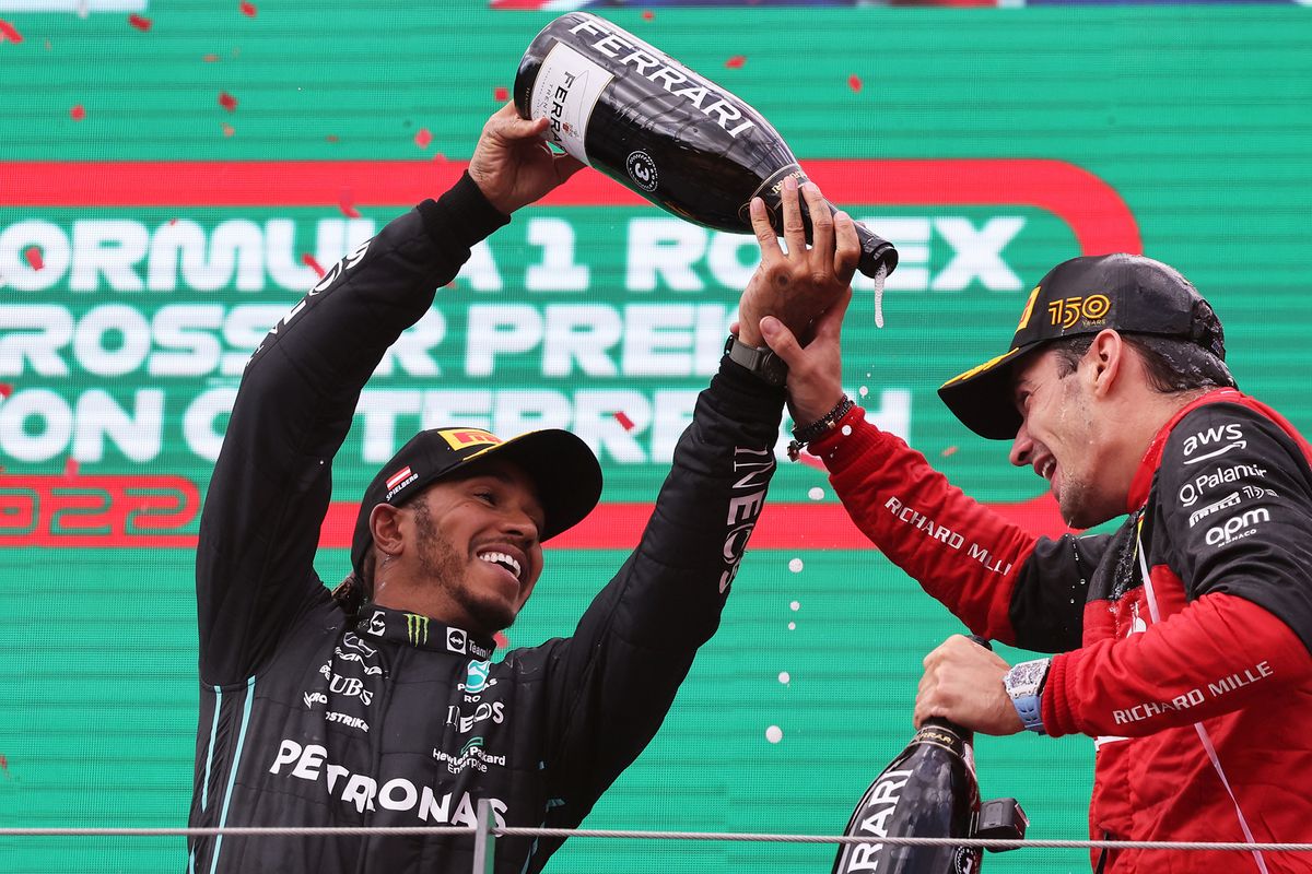 Silly season geopend: ‘Leclerc zal Hamilton bij Mercedes vervangen’