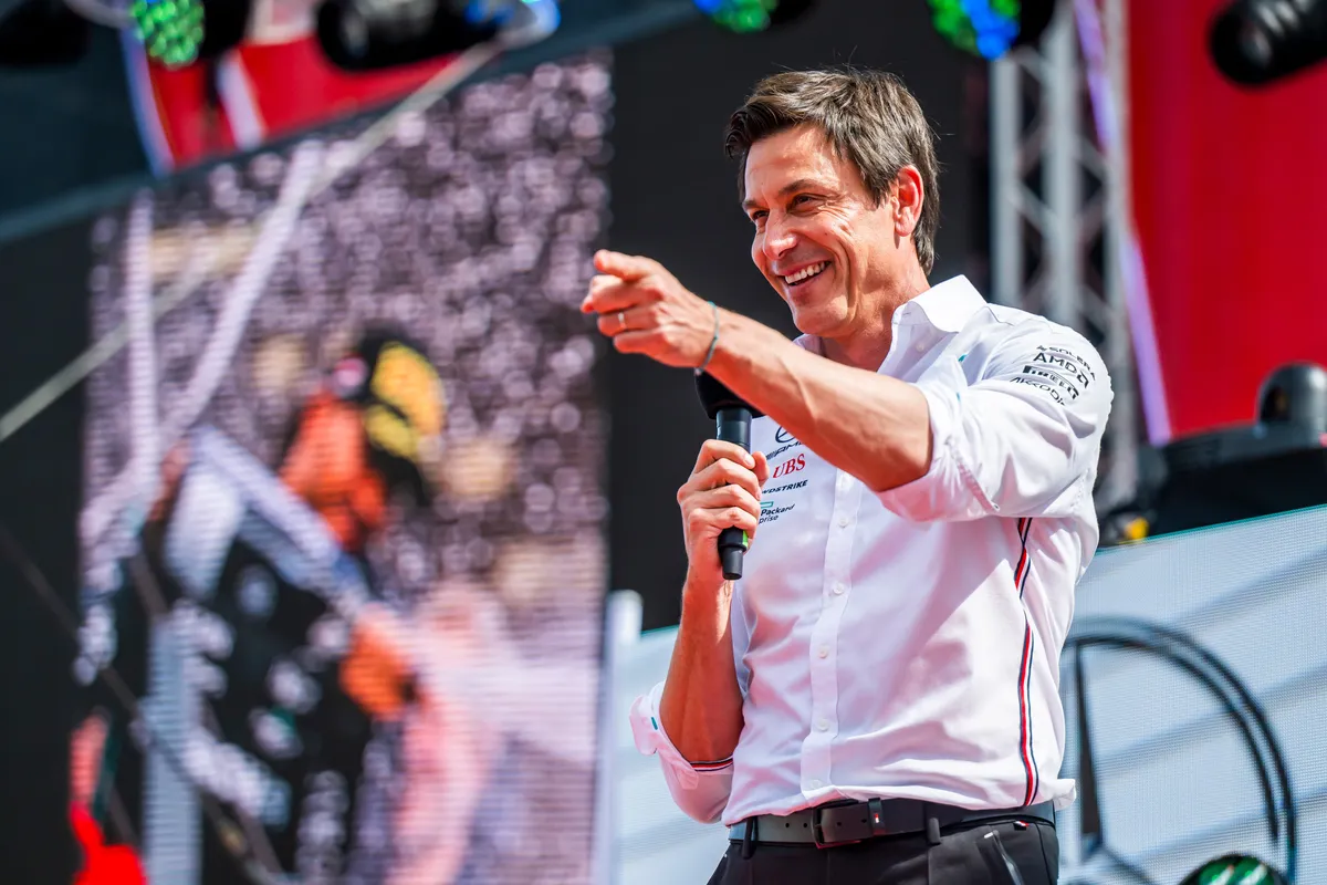 Wolff en Hamilton verdwaald in Vegas: ‘Geen idee van hotel naar circuit'