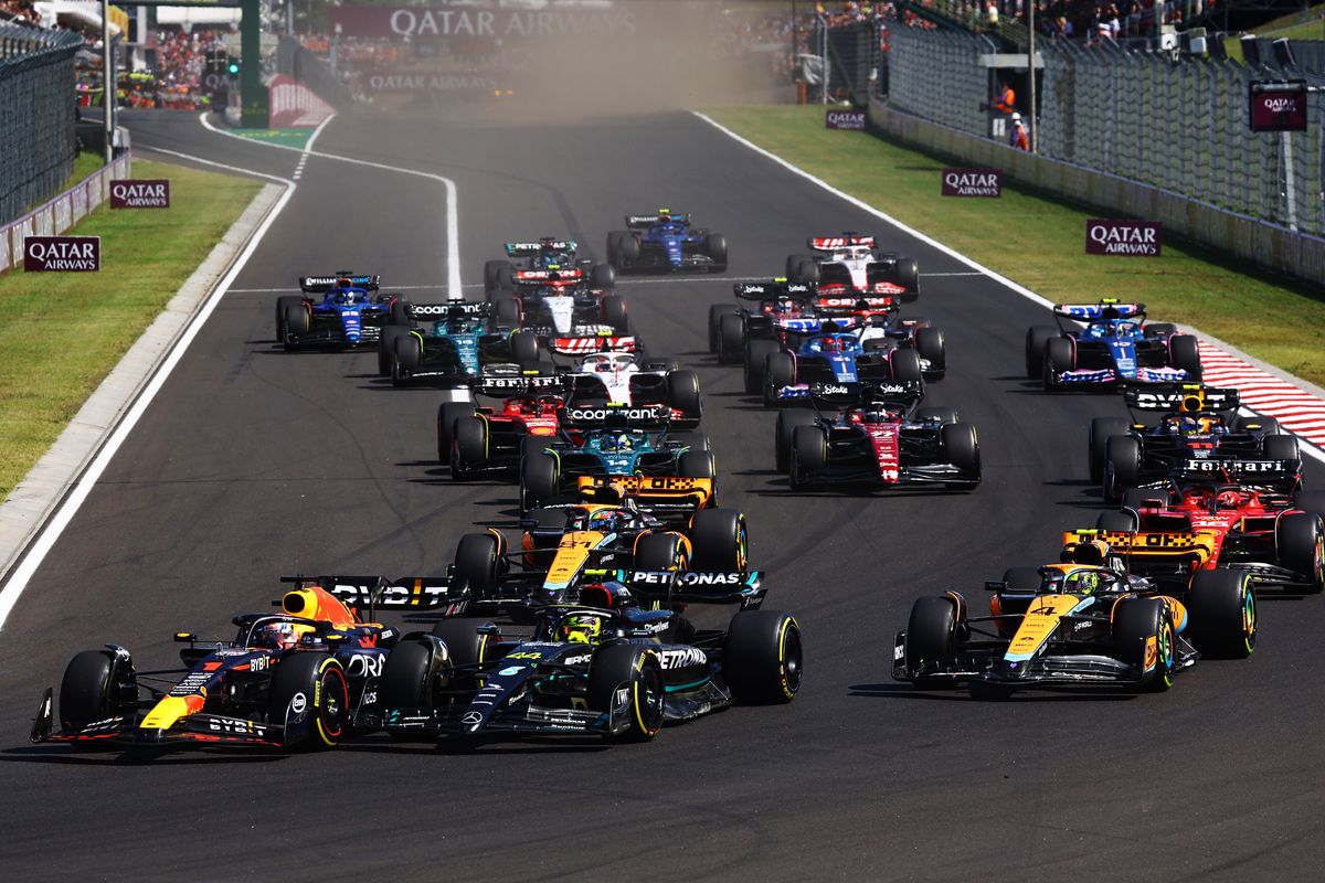 Samenvatting F1 GP Hongarije 2023: Red Bull schrijft weer geschiedenis met twaalfde overwinning op rij dankzij Verstappen!