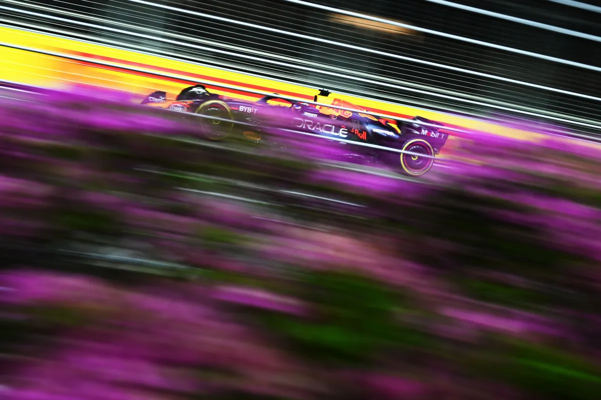 Max Verstappen zag achtervleugel McLaren: "Ziet er interessant uit"