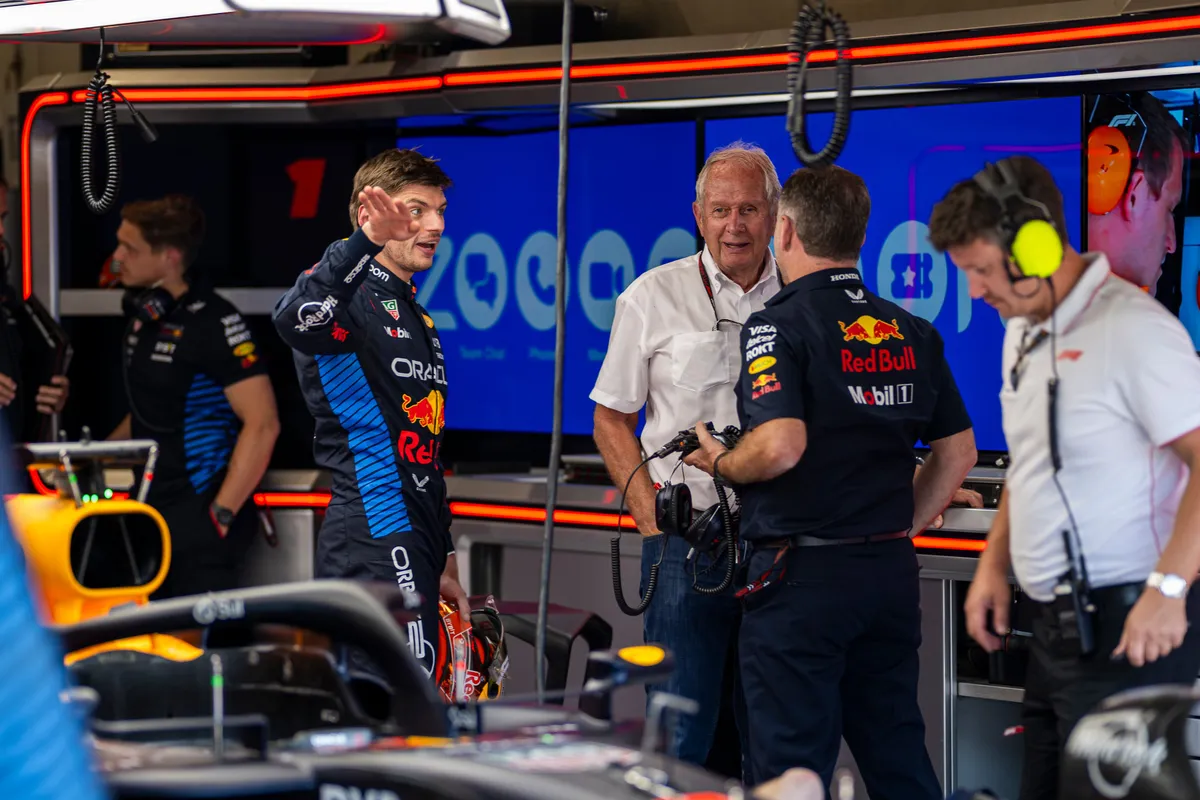 Helmut Marko in gesprek met Max Verstappen na Singapore: "Hoe is dat mogelijk?"