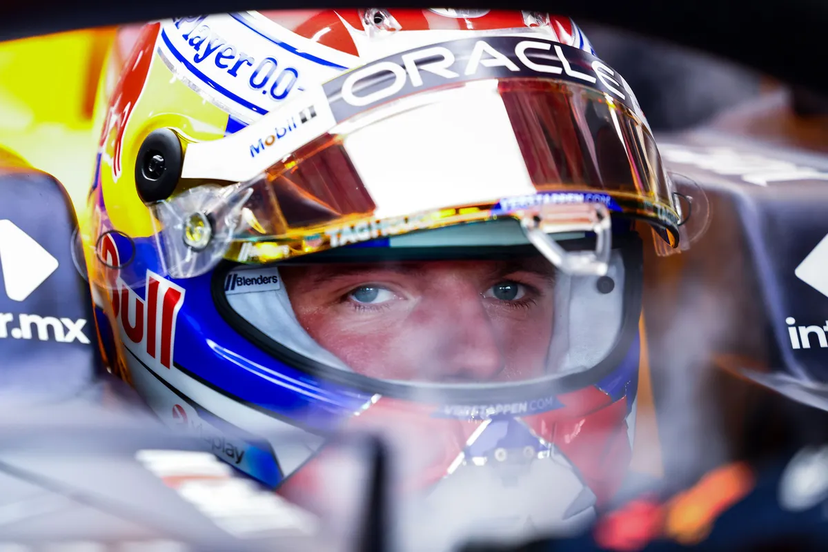 Max Verstappen reageert op Red Bull terugval-theorieën: "Bizar hoe mensen er op komen"