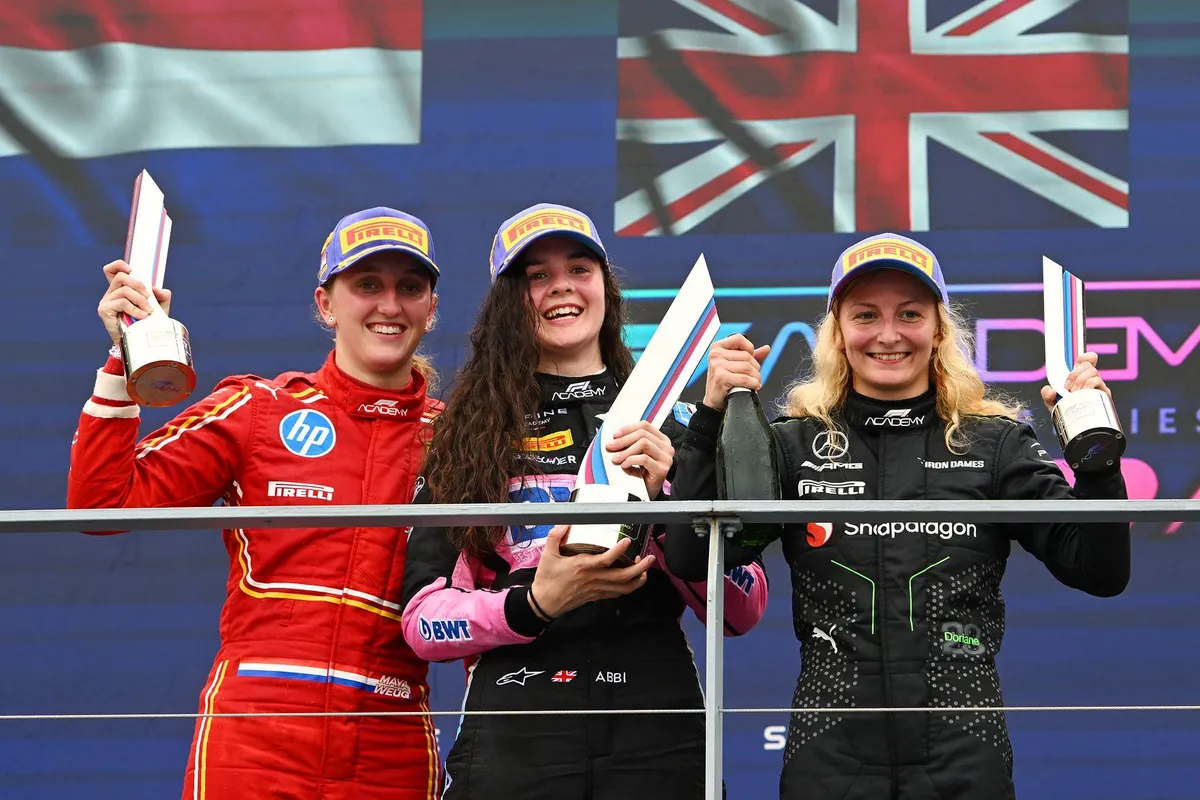 Susie Wolff zoekt een vrouw die het talent heeft om in F1 te rijden: "Uiteindelijk krijg je geen punten voor het plaatsen van een vrouw in de auto