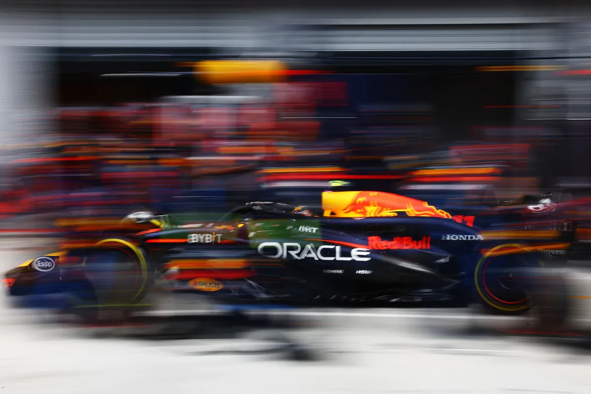 Verstappen wees team op verbeterpunten aan de auto: "Het is toch duidelijk dat dit het probleem is"