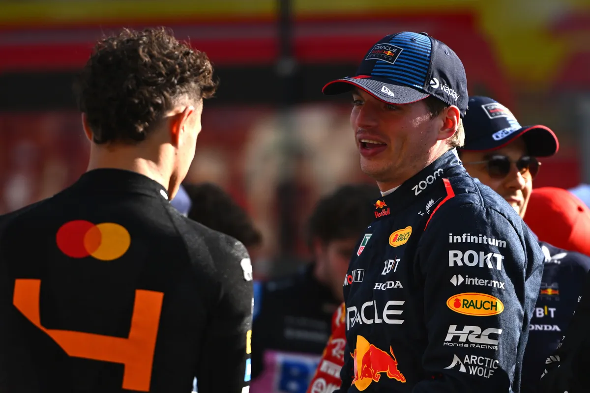 Nico Rosberg kritisch op rijstijl Max Verstappen: "Hij doet soms dingen die écht niet kunnen!"