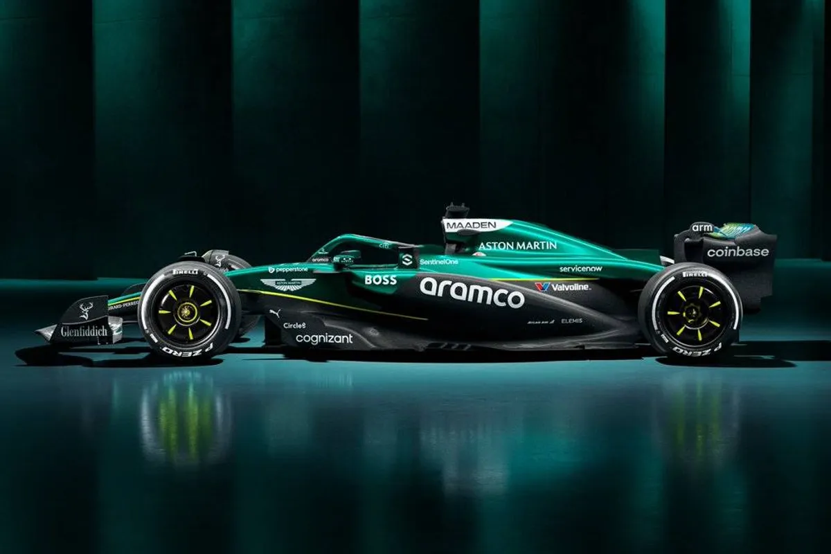 Aston Martin en Mercedes presenteren auto's van 2025 en Max Verstappen test GT3-auto