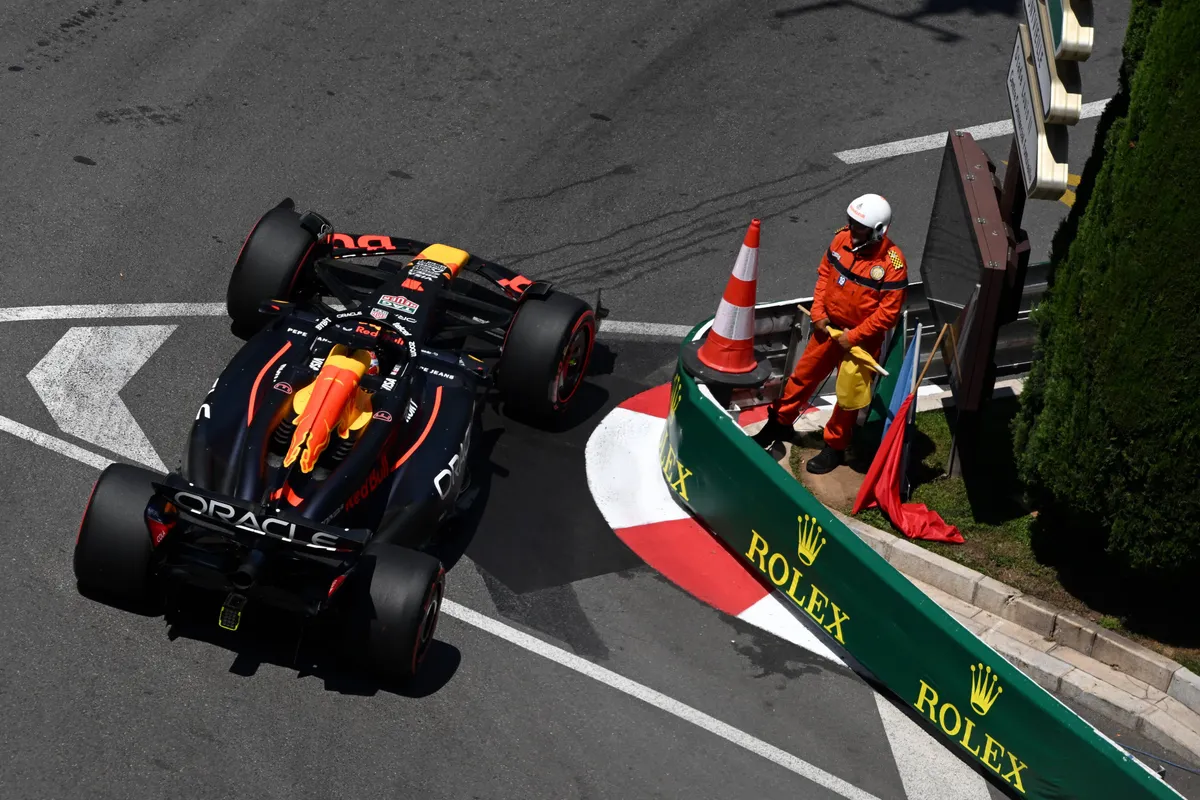Verstappen reageert op nieuwe verplichte pitstops in Monaco: "Maak er maar 25 van"