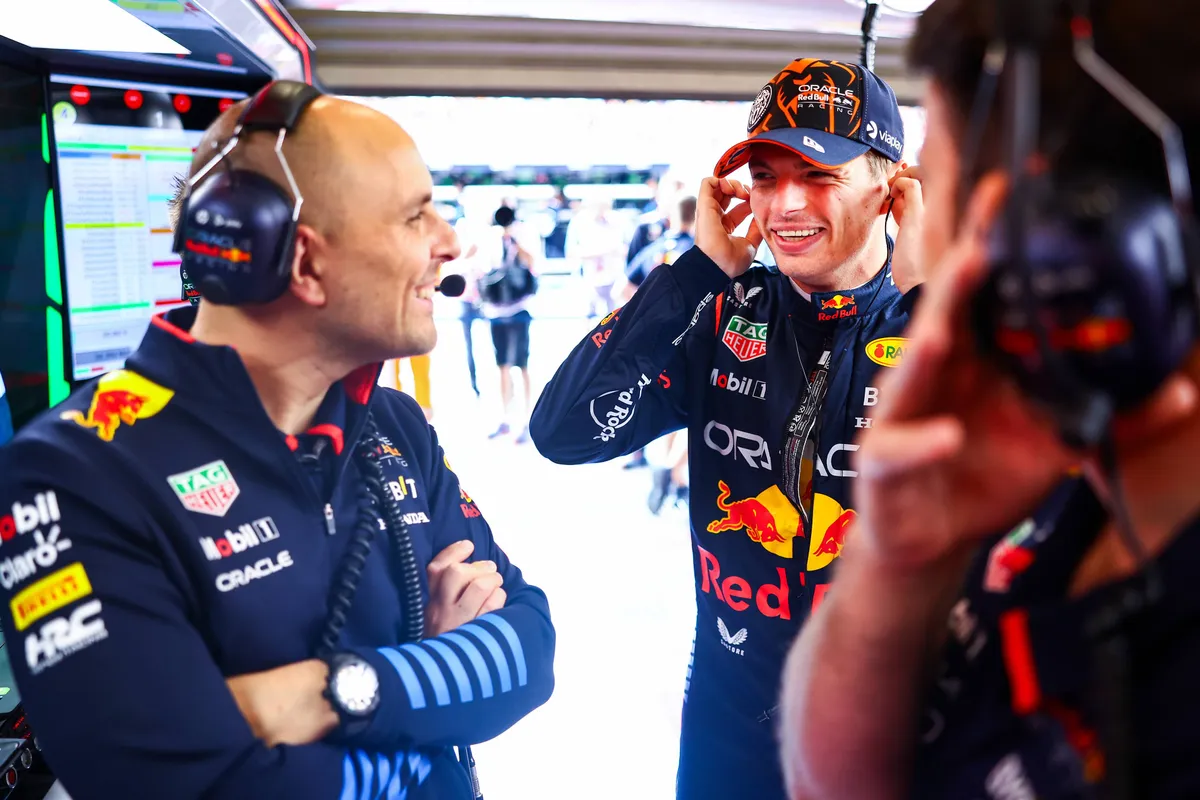 Lambiase vernoemt nieuwe hond naar Verstappen: "In elk geval één Max die naar je luistert"