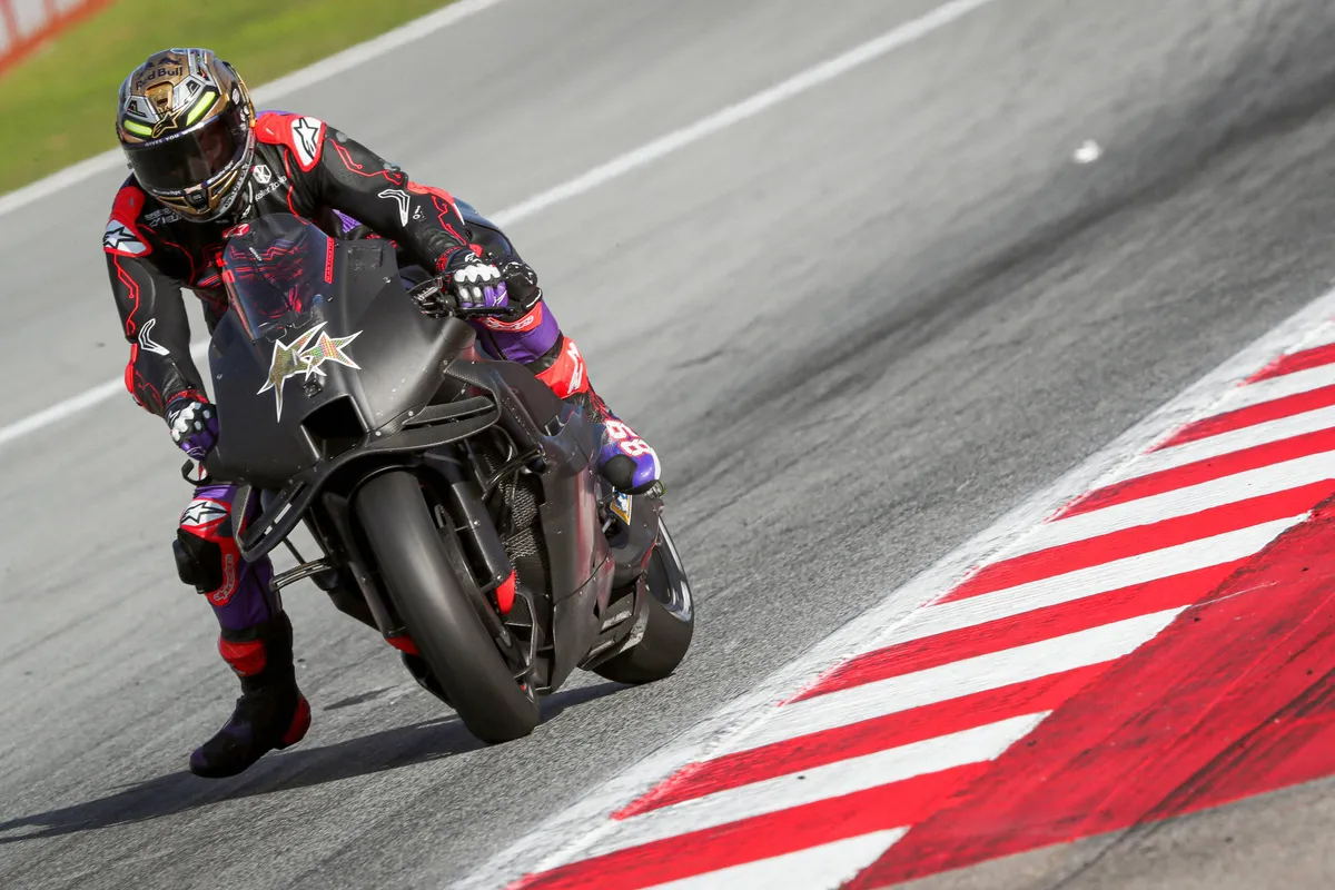 Video: MotoGP-wereldkampioen crasht hard tijdens test en moet naar het ziekenhuis