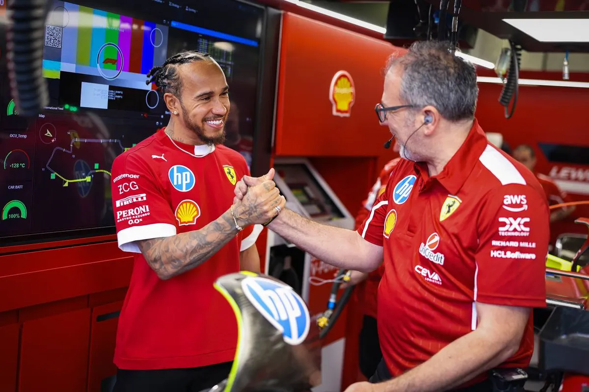 Hamilton in overgangsperiode bij Ferrari: "De auto werkt compleet anders"