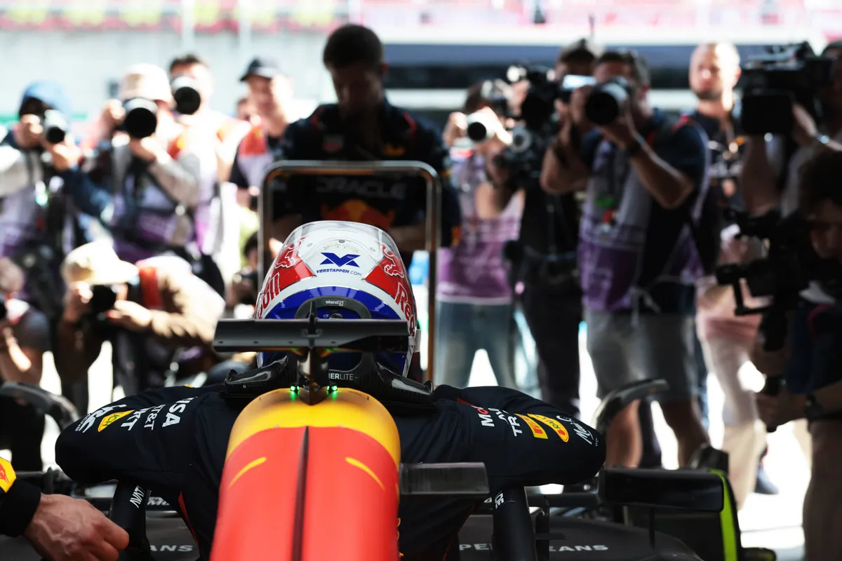 Verstappen kan verschil in racepace niet verklaren: "De auto voelde precies hetzelfde aan"