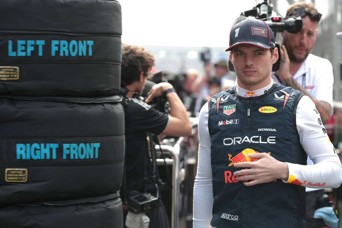 Verstappen imponeert ondanks moeizame race in China: "Ongelofelijk hoe hij het doet"