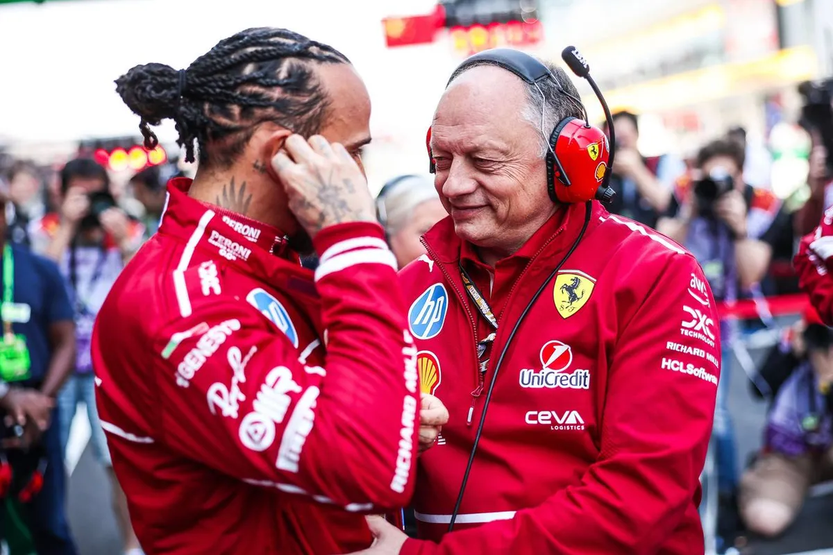 Vasseur ontploft na kritiek op Hamilton: trekt vergelijking met Verstappen