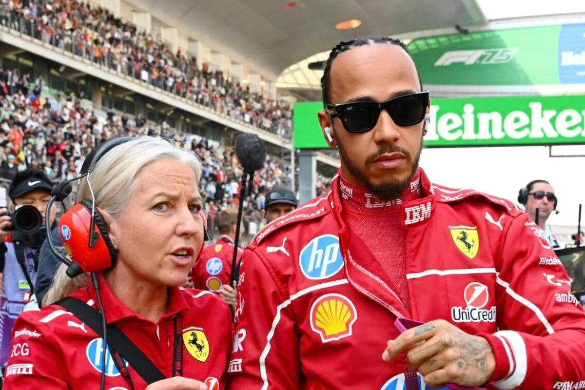 Hamilton ontkent Ferrari-geruchten: "Dat is echt totale onzin