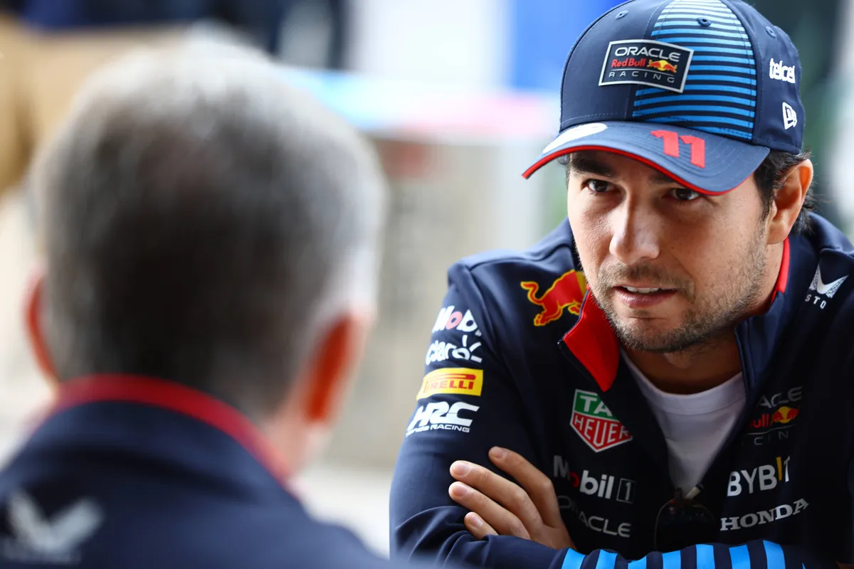 Sergio Perez laat van zich horen: "Ben benaderd door enkele teams"