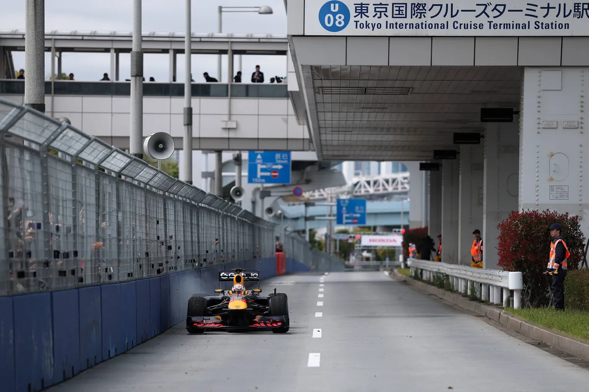Zien: Verstappen en Tsunoda draaien warm op de straten van Tokyo
