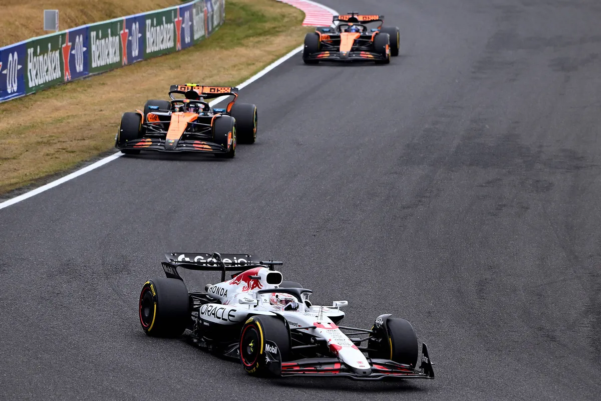 Max Verstappen wint zenuwslopende Grand Prix van Japan!