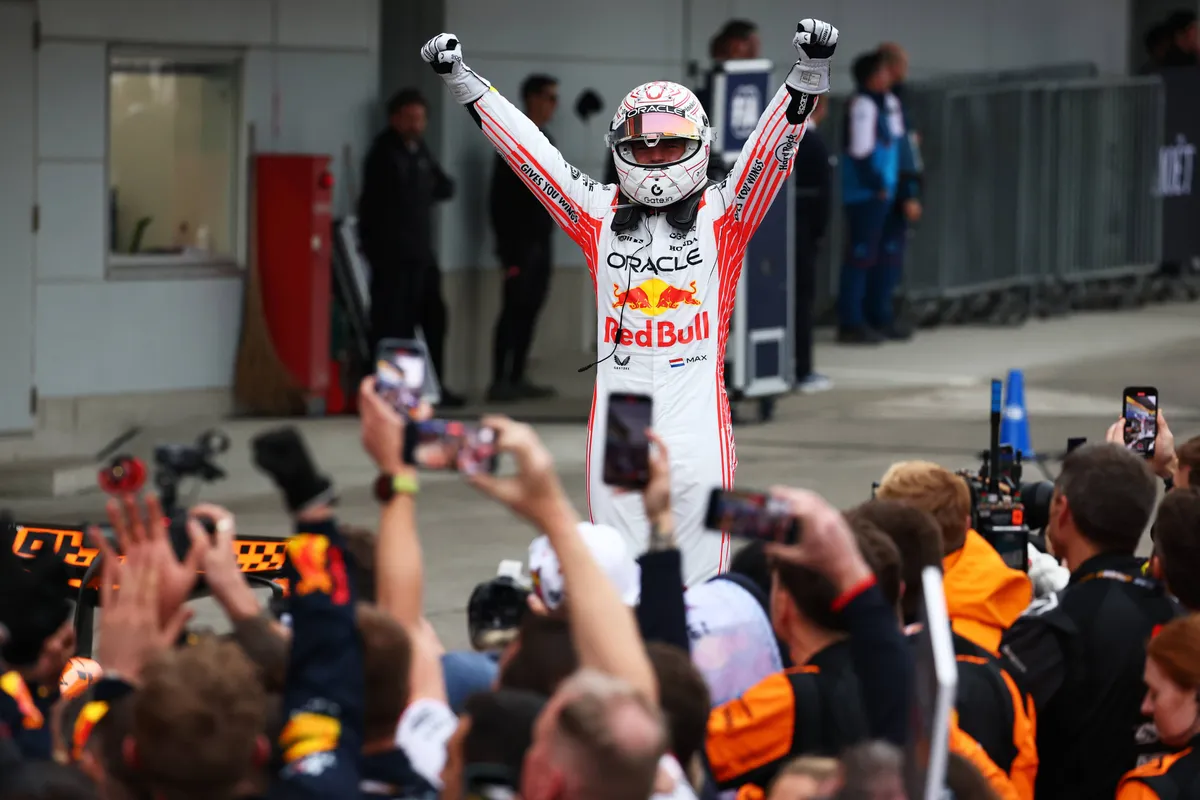 Internationale media prijzen Verstappen: "Zal hij dan de beste ooit zijn?"