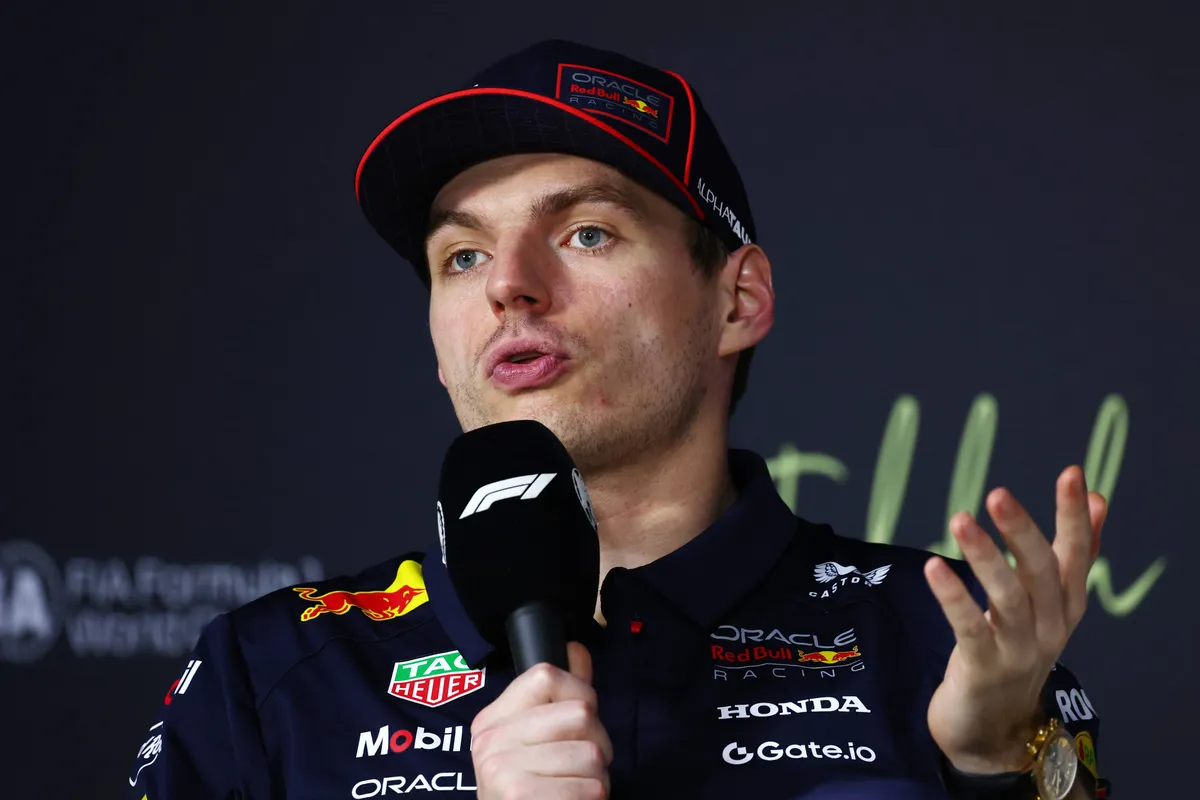 Max Verstappen over straf: "Het lijkt me beter als ik hier verder niets over zeg"