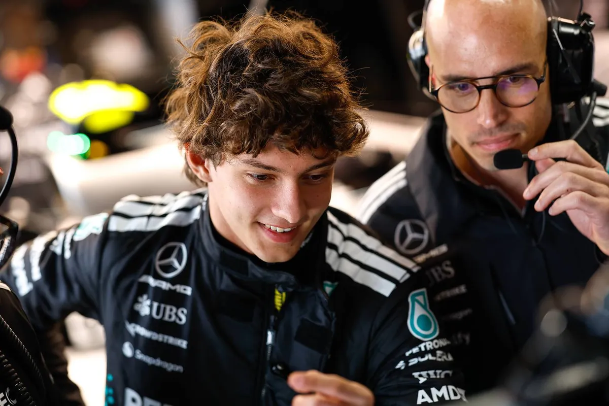 Klasgenoten aan de pitmuur: Antonelli maakt van Imola een schoolreisje