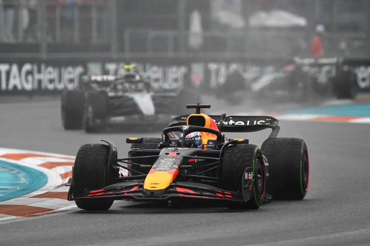 Uitslag Sprint: Norris wint, Verstappen buiten de punten dankzij unsafe release...