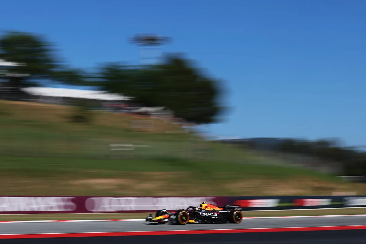 Oscar Piastri snelste in tweede vrije training Spanje, Russell en Verstappen volgen
