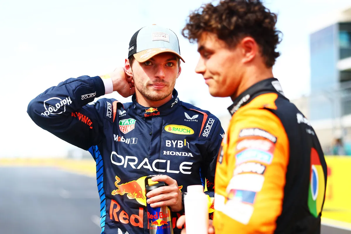 Norris nuanceert kritiek op Verstappen: "Hij heeft me nooit iets misdaan"