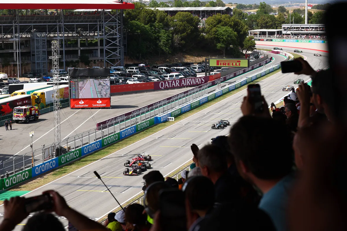 Helmut Marko over actie van Verstappen: "Er was een zekere frustratie en dat uit zich in de rijstijl"
