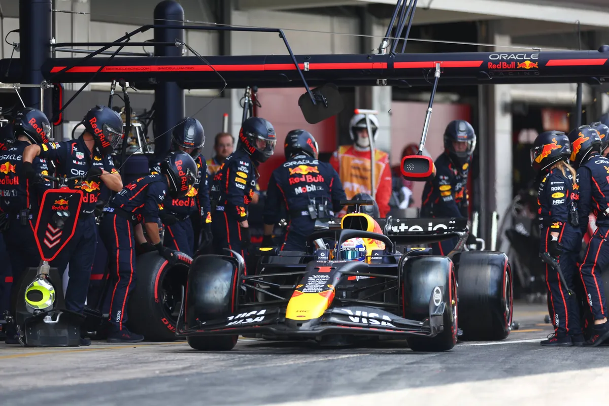 Max Verstappen verontschuldigde zich meteen na de race al bij zijn team voor incident met Russell