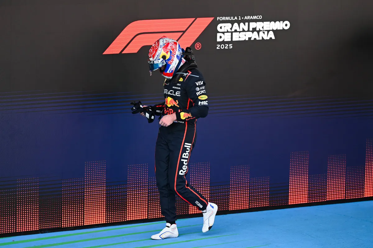 Johnny Herbert: "Max Verstappen verdiende een zwarte vlag en had gediskwalificeerd moeten worden"