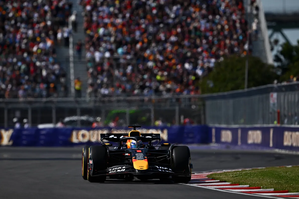 George Russell pakt pole voor de Grand Prix van Canada op mediums, Verstappen P2