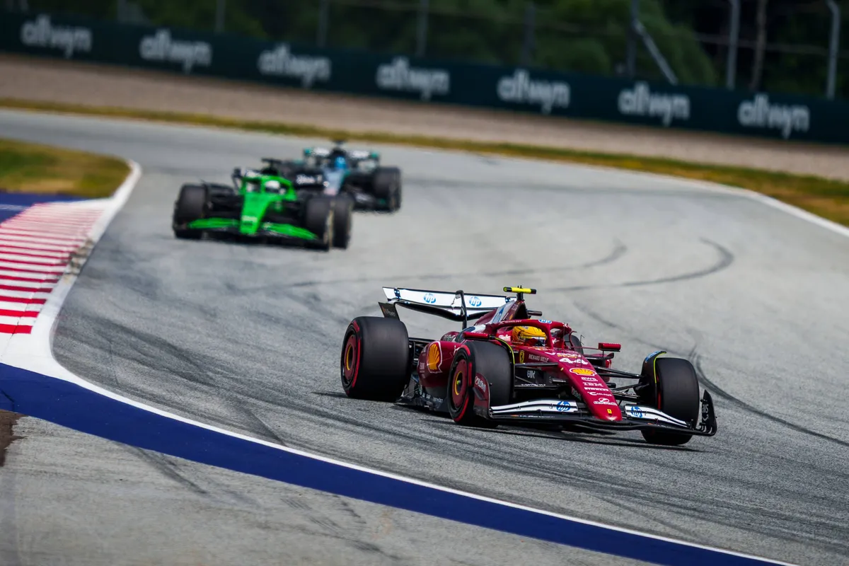 Hamilton baalt van Ferrari update: "Het was niet spectaculair"