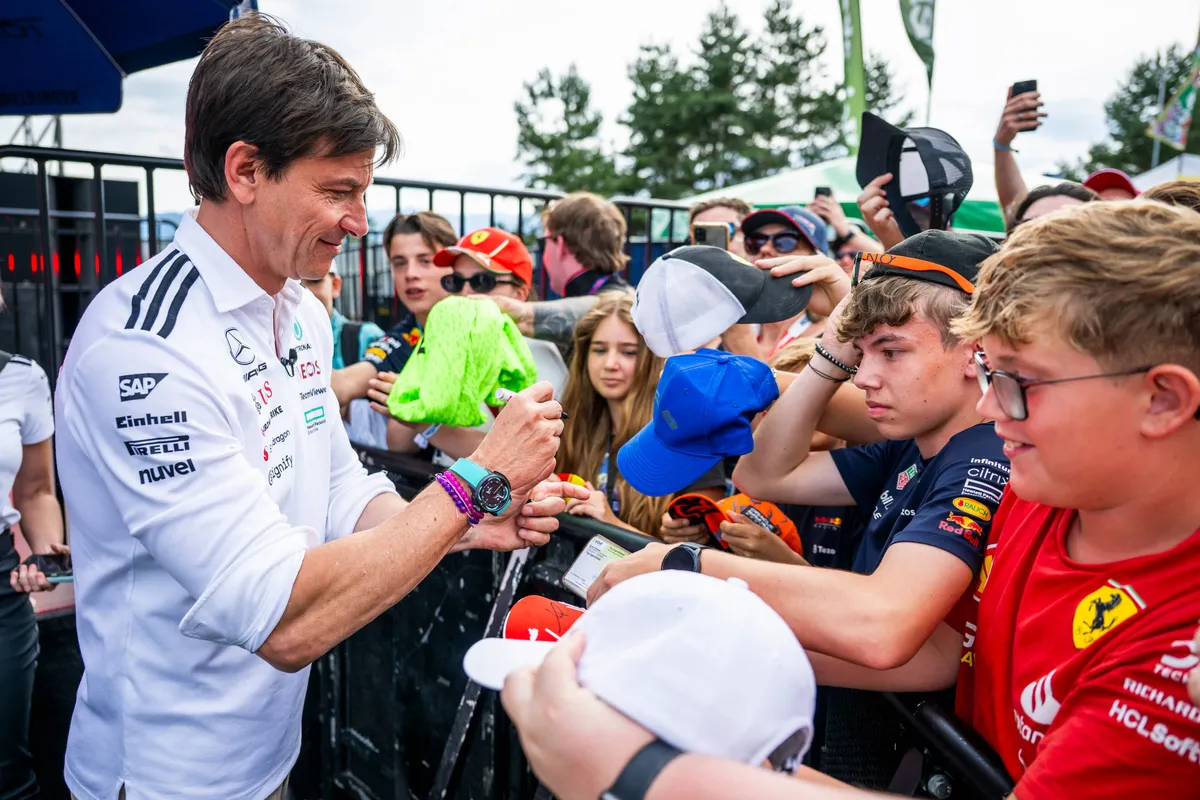 Toto Wolff geeft contact met Verstappen toe: "Het is logisch dat je onderzoekt wat een viervoudig wereldkampioen gaat doen"